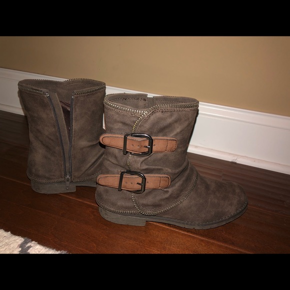 Boots - Picture 3 of 3